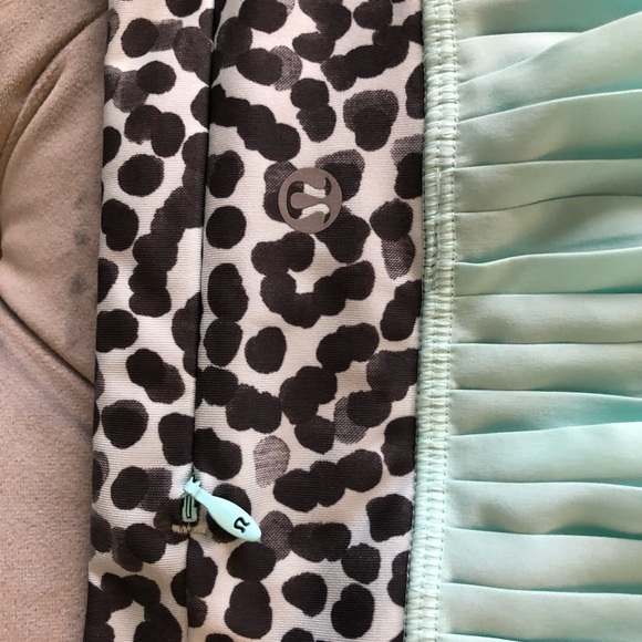 Lululemon skirt pleated size:6 cheetah, light blue, shorts, pocket - Picture 6 of 9